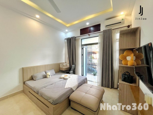 Studio ban công full nội thất gần vòng xoay Lăng Cha Cả quận Tân Bình