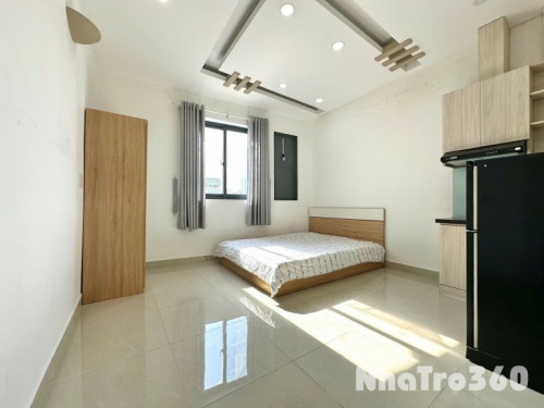 CĂN HỘ CỬA SỔ FULL NỘI THẤT QUẬN 10 GẦN CÔNG TRƯỜNG DÂN CHỦ