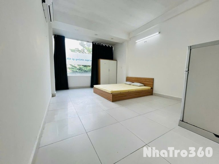 Phòng trọ ngay sân bay Tân Sơn Nhất với cửa sổ to giá siêu rẻ