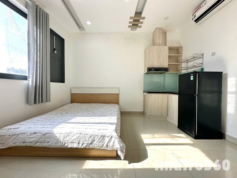 CĂN HỘ CỬA SỔ FULL NỘI THẤT QUẬN 10 GẦN CÔNG TRƯỜNG DÂN CHỦ