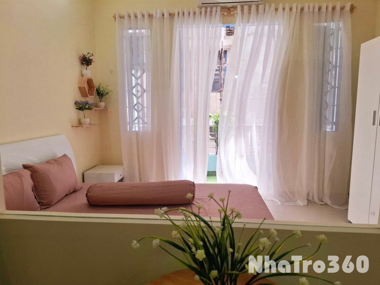CĂN HỘ STUDIO BAN CÔNG TÁCH BẾP QUẬN 1 GẦN NGÃ SÁU CỘNG HOÀ