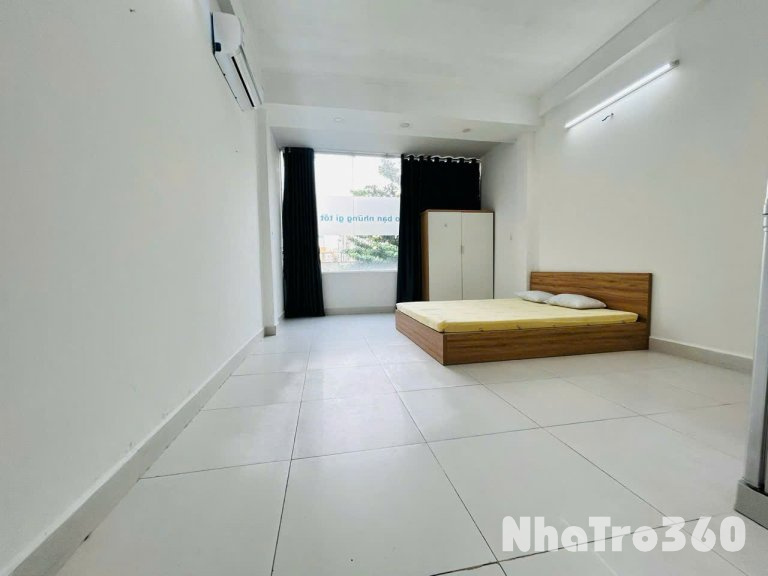 Phòng trọ ngay sân bay Tân Sơn Nhất với cửa sổ to giá siêu rẻ