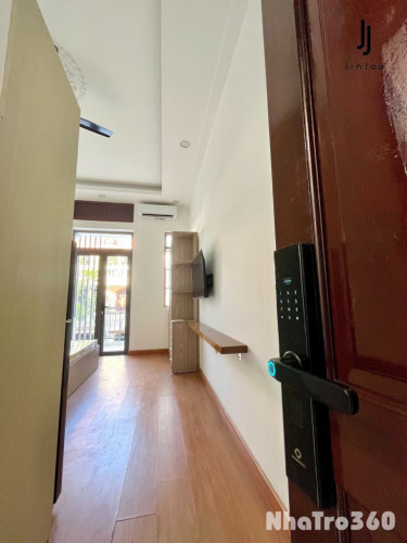 Studio ban công full nội thất gần vòng xoay Lăng Cha Cả quận Tân Bình