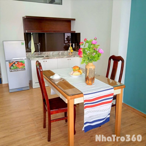 Phòng tách bếp cửa sổ to ban công ngay Lê Văn Sỹ, P1 thuê giá hưu nghị