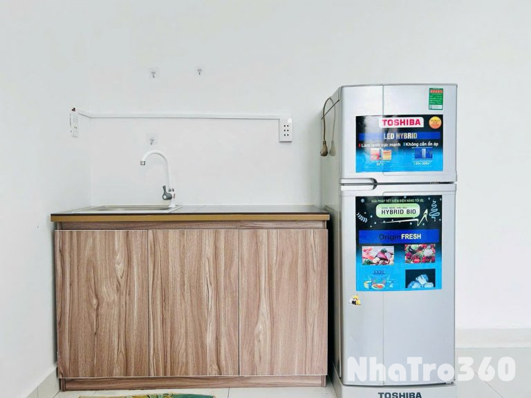 Phòng trọ ngay sân bay Tân Sơn Nhất với cửa sổ to giá siêu rẻ