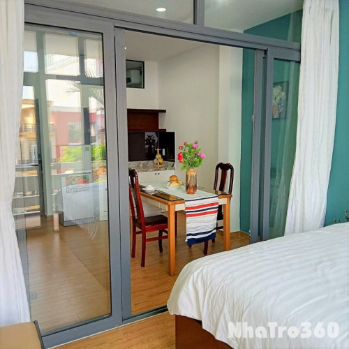 Phòng tách bếp cửa sổ to ban công ngay Lê Văn Sỹ, P1 thuê giá hưu nghị