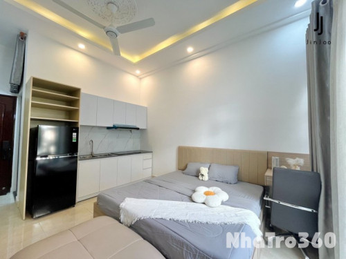 Studio ban công full nội thất gần vòng xoay Lăng Cha Cả quận Tân Bình