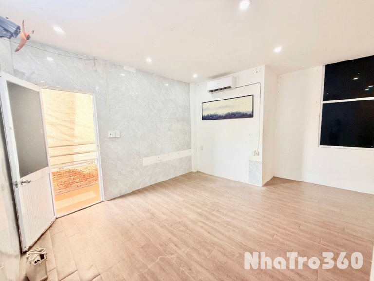 Ngay Coop Mart Bình Tân, ban công, rộng thoáng