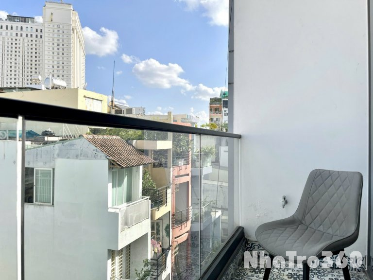 Cho thuê căn hộ ban công, Q3 || đường Hai Bà Trưng || gần chợ Tân Định, Công Viên Lê Văn Tám, cầu Kiệu
