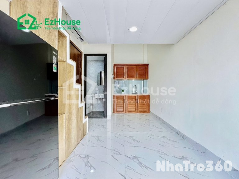 Ban công, Full nội thất, ngay ngã 4 xã