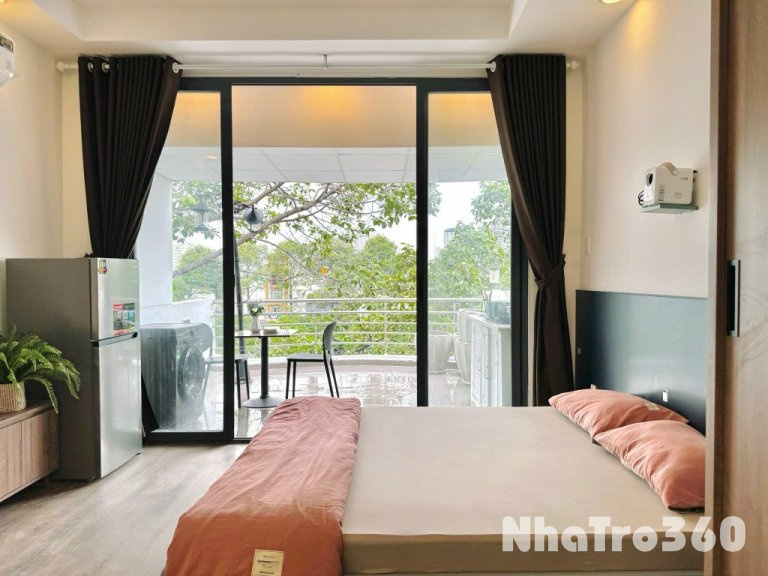 TRỐNG CĂN HỘ 1PN BAN CÔNG RỘNG RÃI QUẬN 1