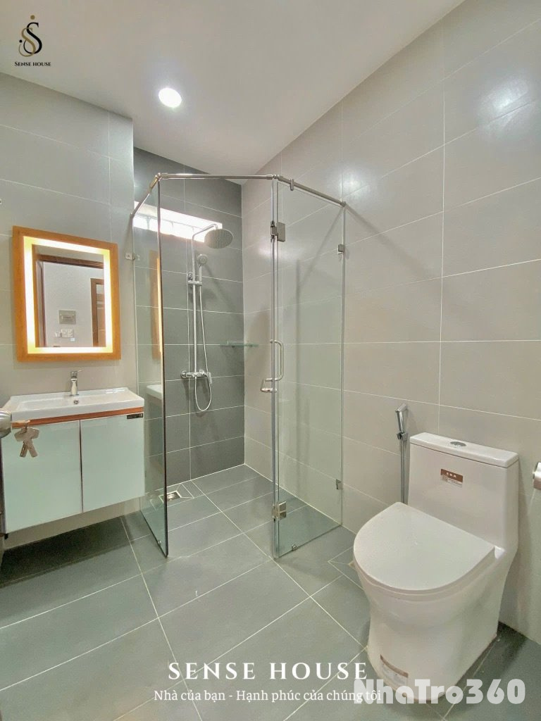 Khai trương phòng mới có ban công giá siêu hời