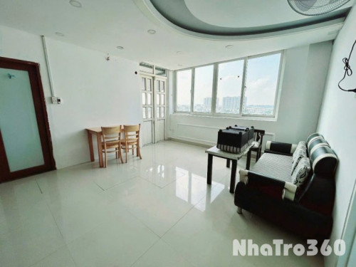 Có thể ở kinh doanh . Gia đình. Nhóm bạn