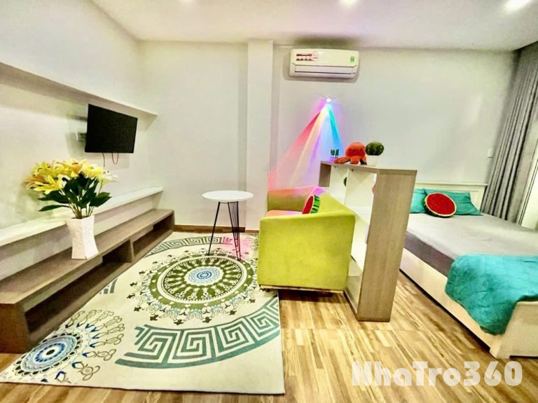 Cho thuê căn hộ ban công, Q4 || ngay Bến Vân Đồn || gần Đại học Luật, cầu Ông Lãnh, chợ Xóm Chiếu