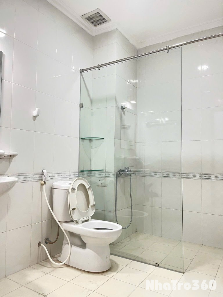 Cho thuê căn hộ ban công, Q5 || ngay Phan Văn Trị || gần Đại Học Sài Gòn, cầu Nguyễn Văn Cừ, cầu Chữ Y