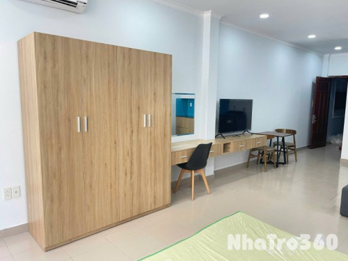 Cho thuê căn hộ ban công, Q5 || ngay Phan Văn Trị || gần Đại Học Sài Gòn, cầu Nguyễn Văn Cừ, cầu Chữ Y