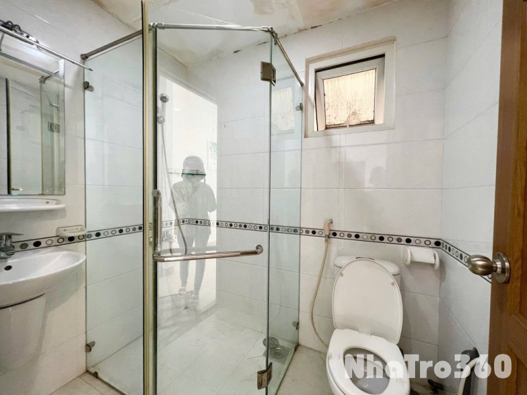 Cho thuê studio có cửa sổ trời quận 4