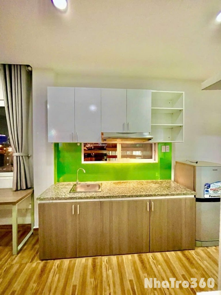 Cho thuê căn hộ ban công, Q4 || ngay Bến Vân Đồn || gần Đại học Luật, cầu Ông Lãnh, chợ Xóm Chiếu