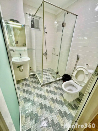 Cho thuê căn hộ ban công, Q4 || ngay Bến Vân Đồn || gần Đại học Luật, cầu Ông Lãnh, chợ Xóm Chiếu