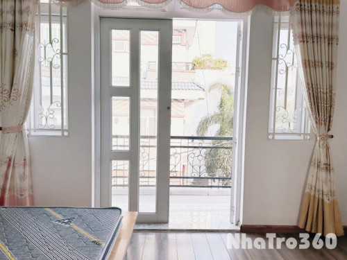 Studio ban công tách bếp gần Etown Cộng Hòa quận Tân Bình