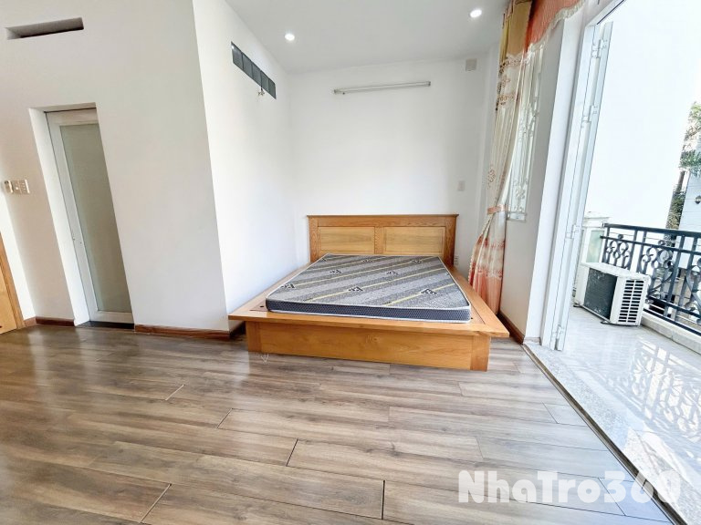 Studio ban công tách bếp gần Etown Cộng Hòa quận Tân Bình