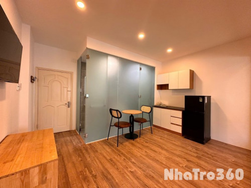 CHUYỂN VÀO Ở NGAY CĂN HỘ CẤP TÁCH BẾP FULL NT Q1