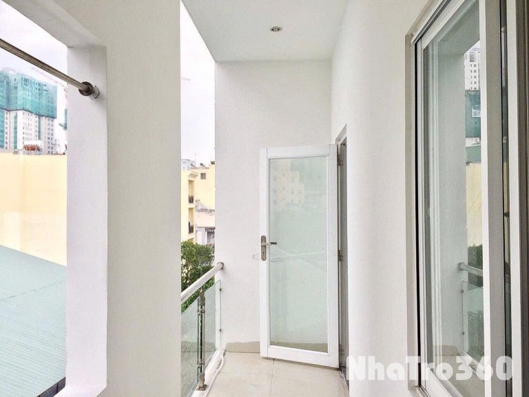 Cho thuê căn hộ 2PN, ban công, Q10 || ngay Thành Thái || gần Sân Vân Động Phú Thọ, Nhà Thờ Đồng Tiến, Vạn Hạnh Mall