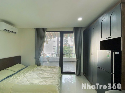 Cho thuê căn hộ ban công, Q10 || ngay 3 tháng 2 || gần Vạn Hạnh Mall, Việt Nam Quốc Tự, Huflit