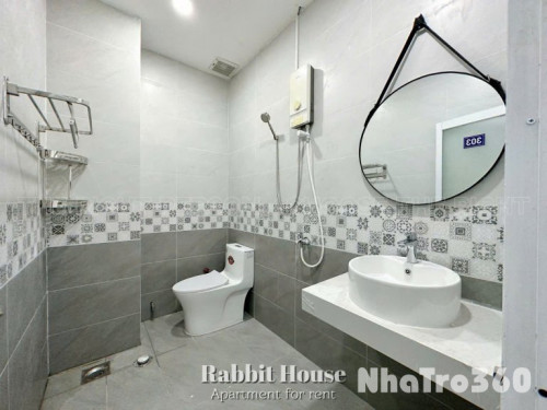 Căn hộ cho thuê ngay trung tâm quận 5, cửa sổ giếng trời đón nắng, mặt tiền gần UEH