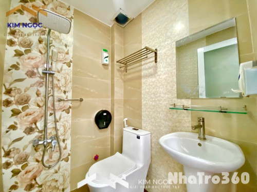 Toà nhà có thang máy , phòng cửa sổ trời , diện tích rộng rãi ngay Đỗ Bí