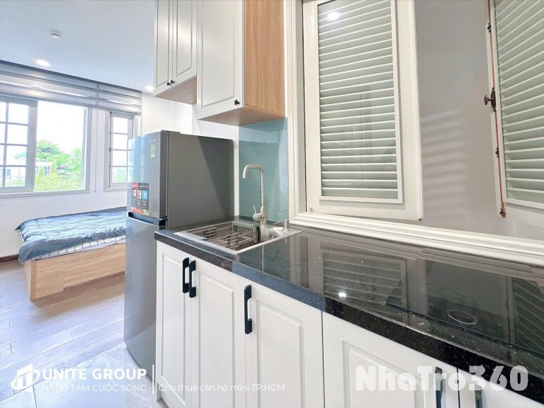 Cho thuê căn hộ ban công, Q10 || đường Trần Thiện Chánh || gần Công Viên, Vạn Hạnh Mall, Việt Nam Quốc Tự