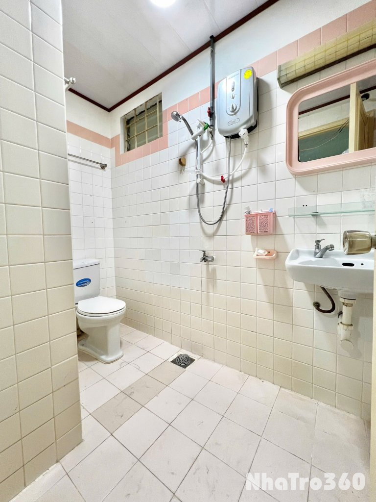 Cho thuê căn hộ 2 Phòng ngủ Cửa sổ Q1 gần cầu Kiệu, chợ Tân Định