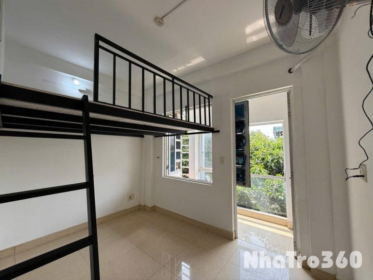 Phòng trống sẵn: ban công, gác, tách bếp giá chỉ 3X ngay Aeon Tân Phú