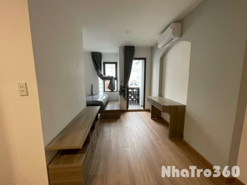 Cho thuê căn hộ ban công, Q4, mới 100% || Đường Xóm Chiếu || gần ĐH Nguyễn Tất Thành, cầu Kênh Tẻ, Nhà Thờ Xóm Chiếu