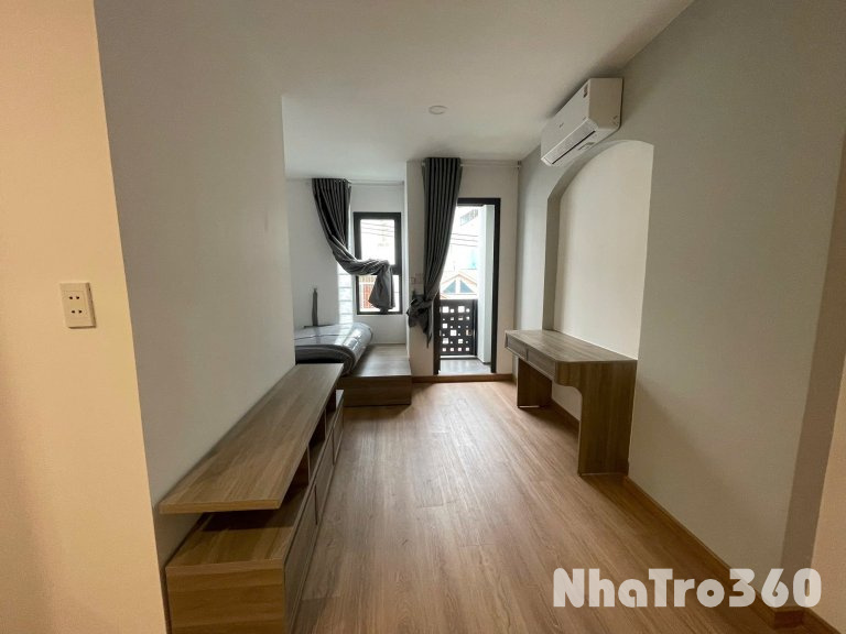 Cho thuê căn hộ ban công, Q4, mới 100% || Đường Xóm Chiếu || gần ĐH Nguyễn Tất Thành, cầu Kênh Tẻ, Nhà Thờ Xóm Chiếu