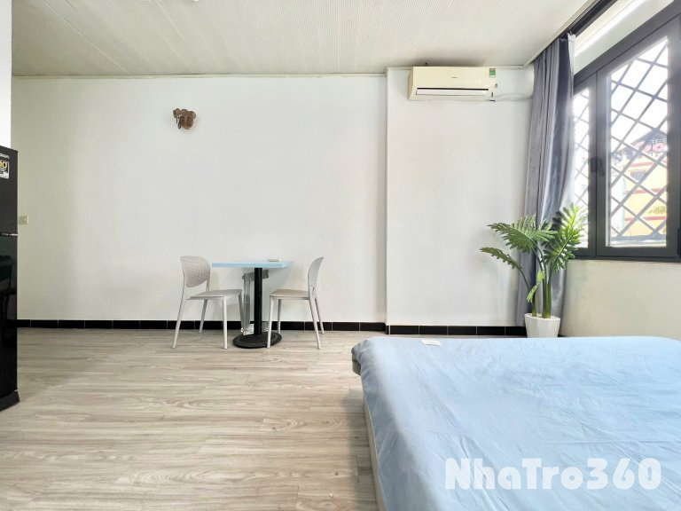 Cho thuê căn hộ 2 Phòng ngủ Cửa sổ Q1 gần cầu Kiệu, chợ Tân Định