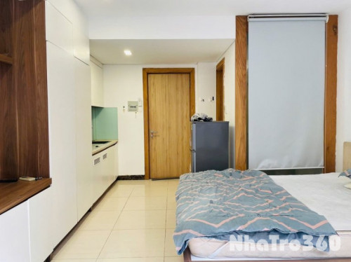 CĂN HỘ BAN CÔNG FULL NỘI THẤT QUẬN 1 GẦN CẦU NGUYỄN VĂN CỪ