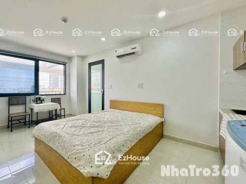 Phòng full nội thất, ban công