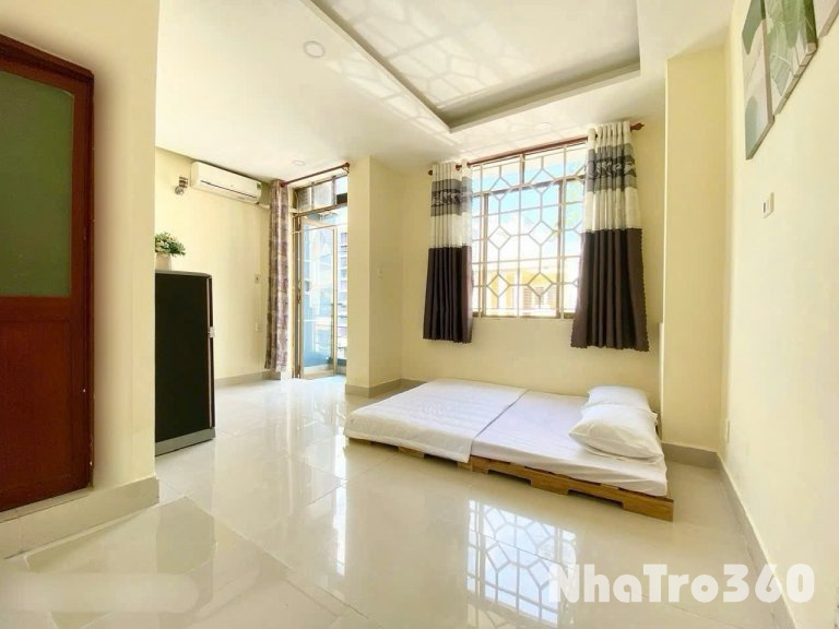 Cho thuê căn hộ ban công, Q10 || đường Trần Thiện Chánh || gần Công Viên, Vạn Hạnh Mall, Việt Nam Quốc Tự