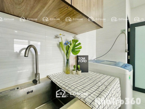 Phòng full nội thất, ban công