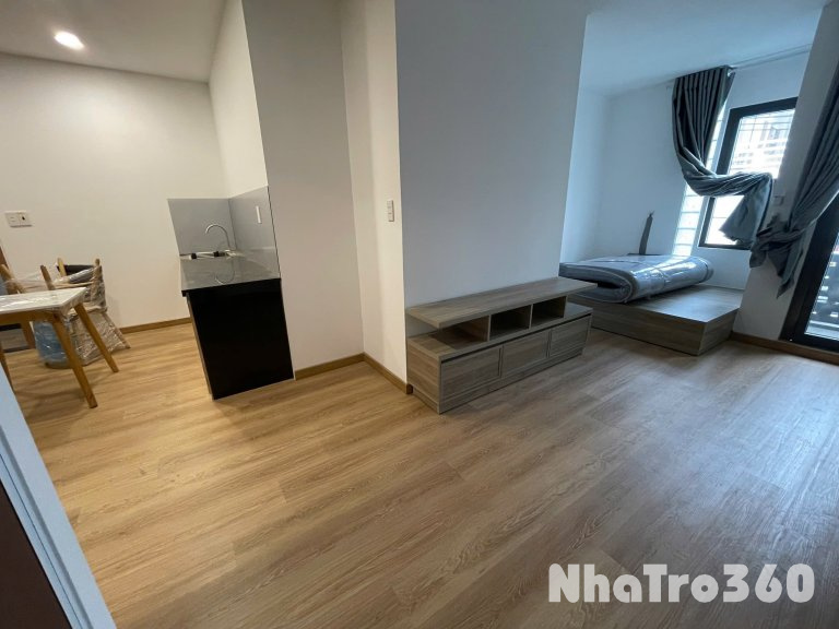 Cho thuê căn hộ ban công, Q4, mới 100% || Đường Xóm Chiếu || gần ĐH Nguyễn Tất Thành, cầu Kênh Tẻ, Nhà Thờ Xóm Chiếu