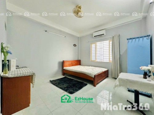 Phòng full nội thất, cửa sổ lớn