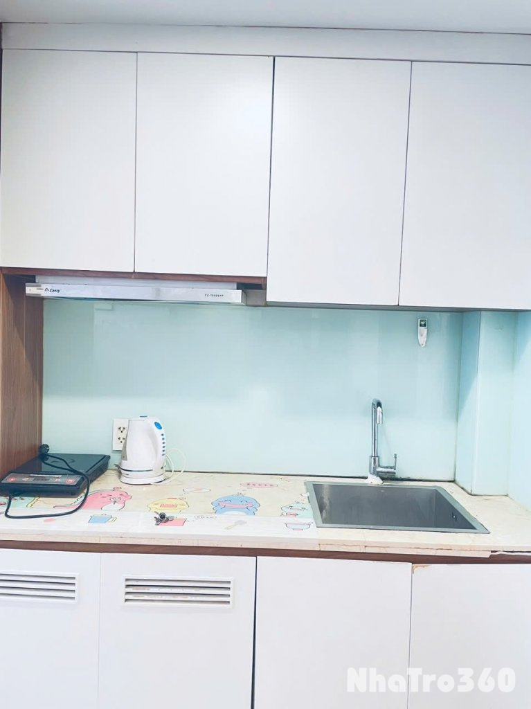 CĂN HỘ BAN CÔNG FULL NỘI THẤT QUẬN 1 GẦN CẦU NGUYỄN VĂN CỪ