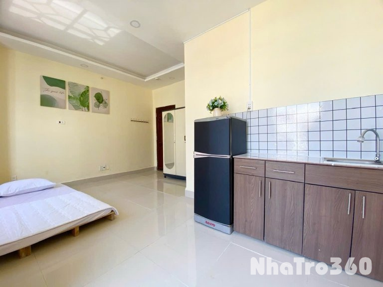 Cho thuê căn hộ ban công, Q10 || đường Trần Thiện Chánh || gần Công Viên, Vạn Hạnh Mall, Việt Nam Quốc Tự