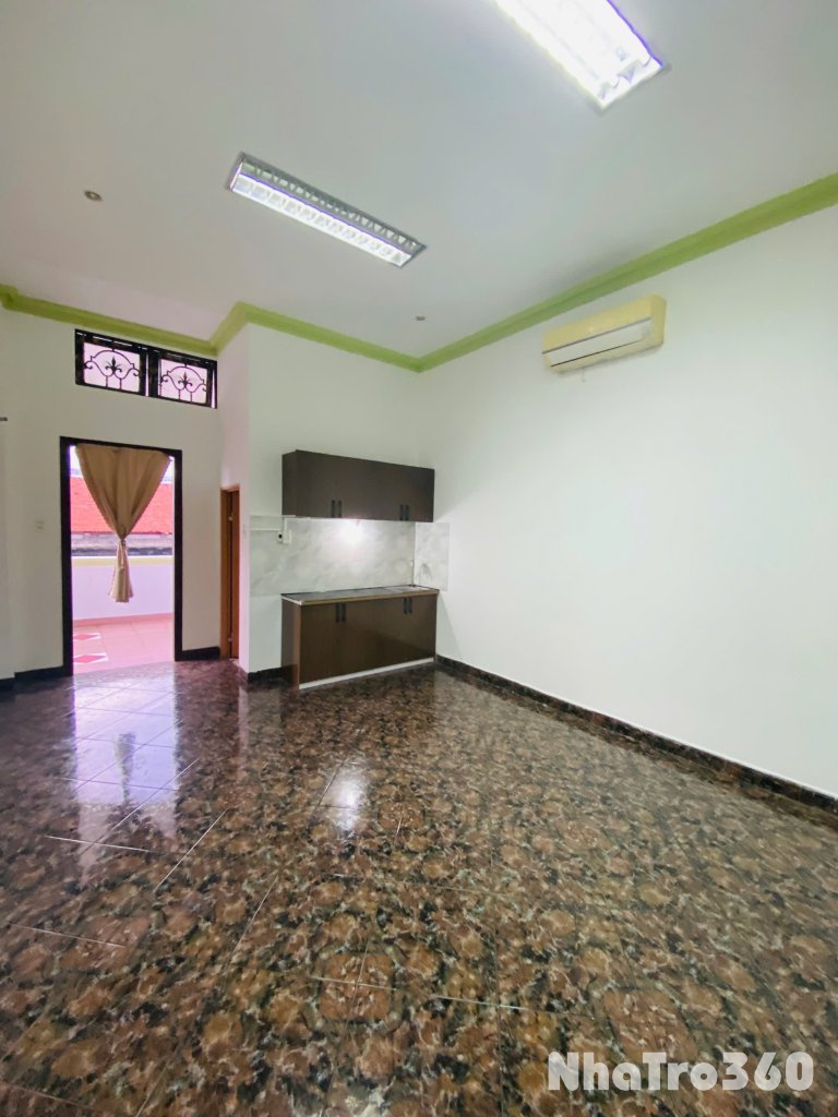 Cho thuê căn hộ Studio Ban công lớn Q8 gần cầu Chánh Hưng, nhà thờ Tạ Quang Bửu