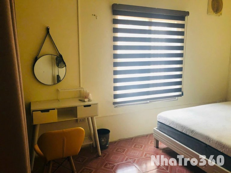 Chính chủ cho thuê nhà 3 tầng nguyên căn ở Phùng Chí Kiên, Cầu Giấy. Ngõ cạnh chung cư Tràng An Complex