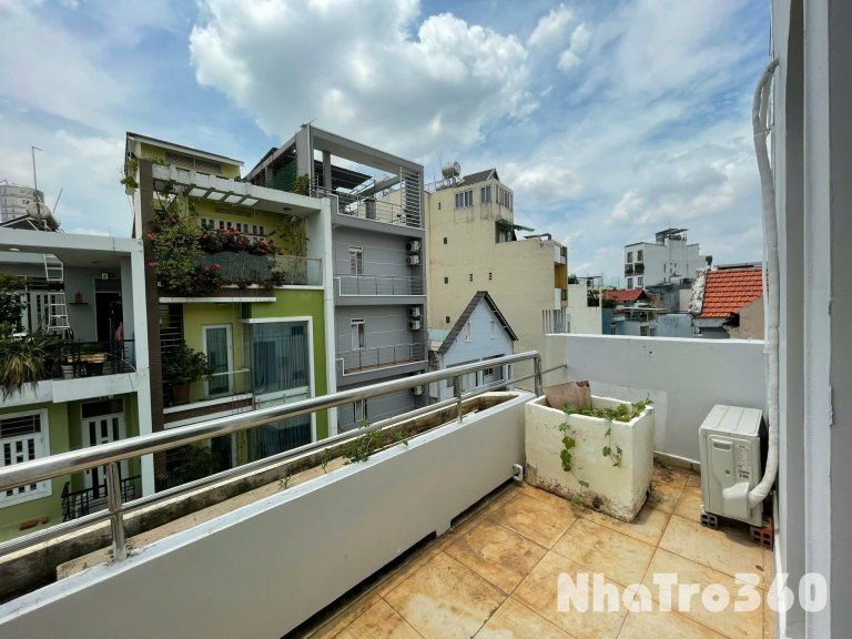 CĂN HỘ 2 PN BAN CÔNG MỚI ĐẸP TẠI Q10