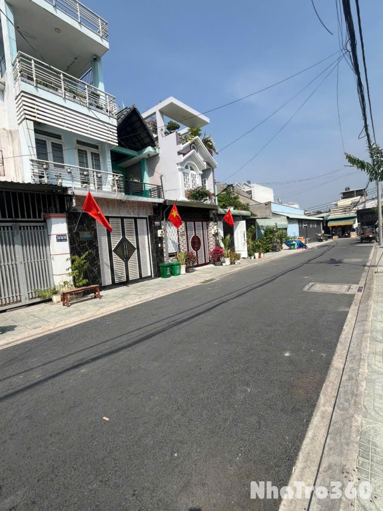 Nhà MT 4pn trệt lầu, 4x20m, hẻm 8m thông, giá siêu rẻ 7.5tr