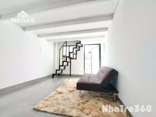 DUPLEX ban công full nội thất ngay trung tâm Quận 7