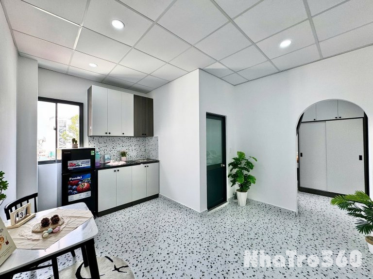 Cho thuê căn hộ tách bếp, Q10 || đường Trần Thiện Chánh || gần Vạn Hạnh Mall, Việt Nam Quốc Tự, Huflit